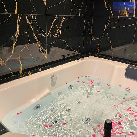 Sejour Detente A Saint-Omer - Jacuzzi Prive, Terrasse, Centre-Ville Et Parking Gratuit Екстер'єр фото